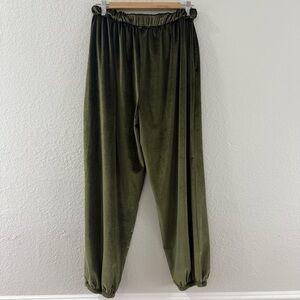 Violet & Brooks Chloe Velvet Lounge Pant in Olive Size M/L